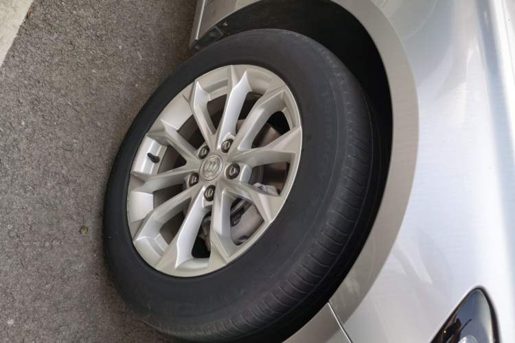 Used Buick LaCrosse 2022 552T Luxury Version Right Front Wheel Hub