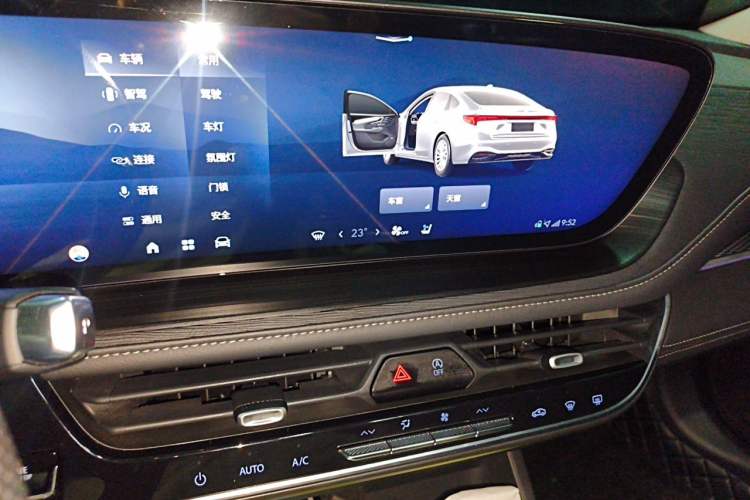 Used Buick LaCrosse 2023 28T Prestige Edition Audio And AC Panel