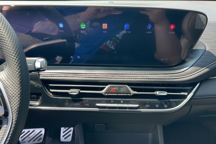 Used Buick LaCrosse 2023 28T Prestige Edition Audio And AC Panel