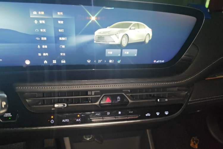 Used Buick LaCrosse 2023 28T Prestige Edition Audio And AC Panel