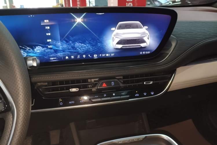 Used Buick LaCrosse 2023 28T Prestige Edition Audio And AC Panel