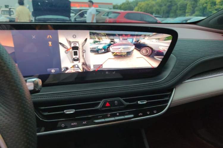 Used Buick LaCrosse 2023 28T Prestige Edition Audio And AC Panel