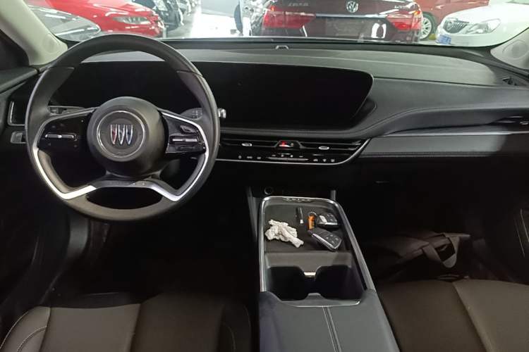 Used Buick LaCrosse 2023 Restyled 25T Cross-Country Edition Center Console