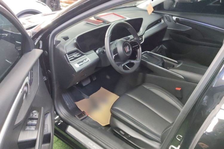 Used Buick LaCrosse 2023 Restyled 25T Cross-Country Edition Driver Seat