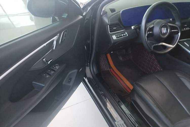 Used Buick LaCrosse 2023 28T Prestige Edition Driver Seat