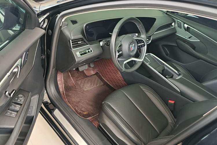 Used Buick LaCrosse 2023 28T Prestige Edition Driver Seat