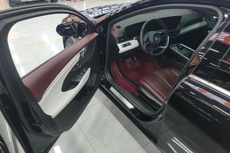 Used Buick LaCrosse 2023 28T Prestige Edition Driver Seat