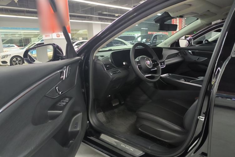 Used Buick LaCrosse 2023 28T Prestige Edition Driver Seat