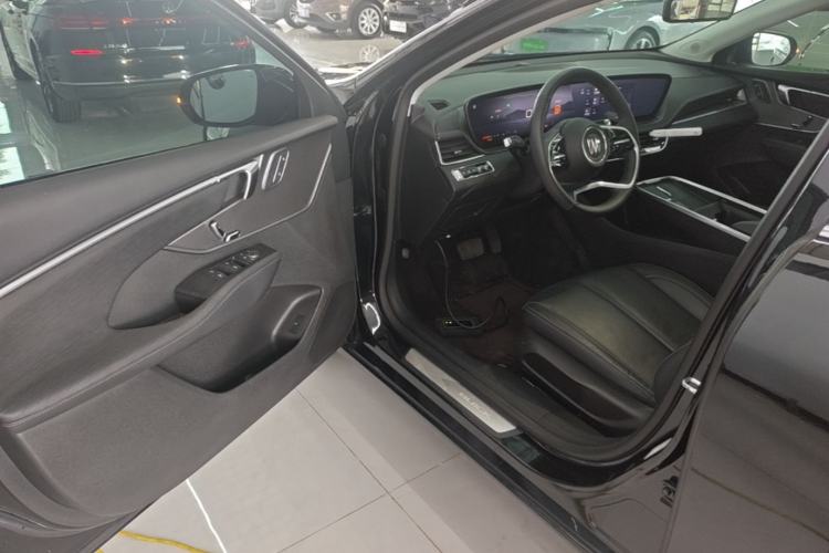 Used Buick LaCrosse 2023 28T Prestige Edition Driver Seat
