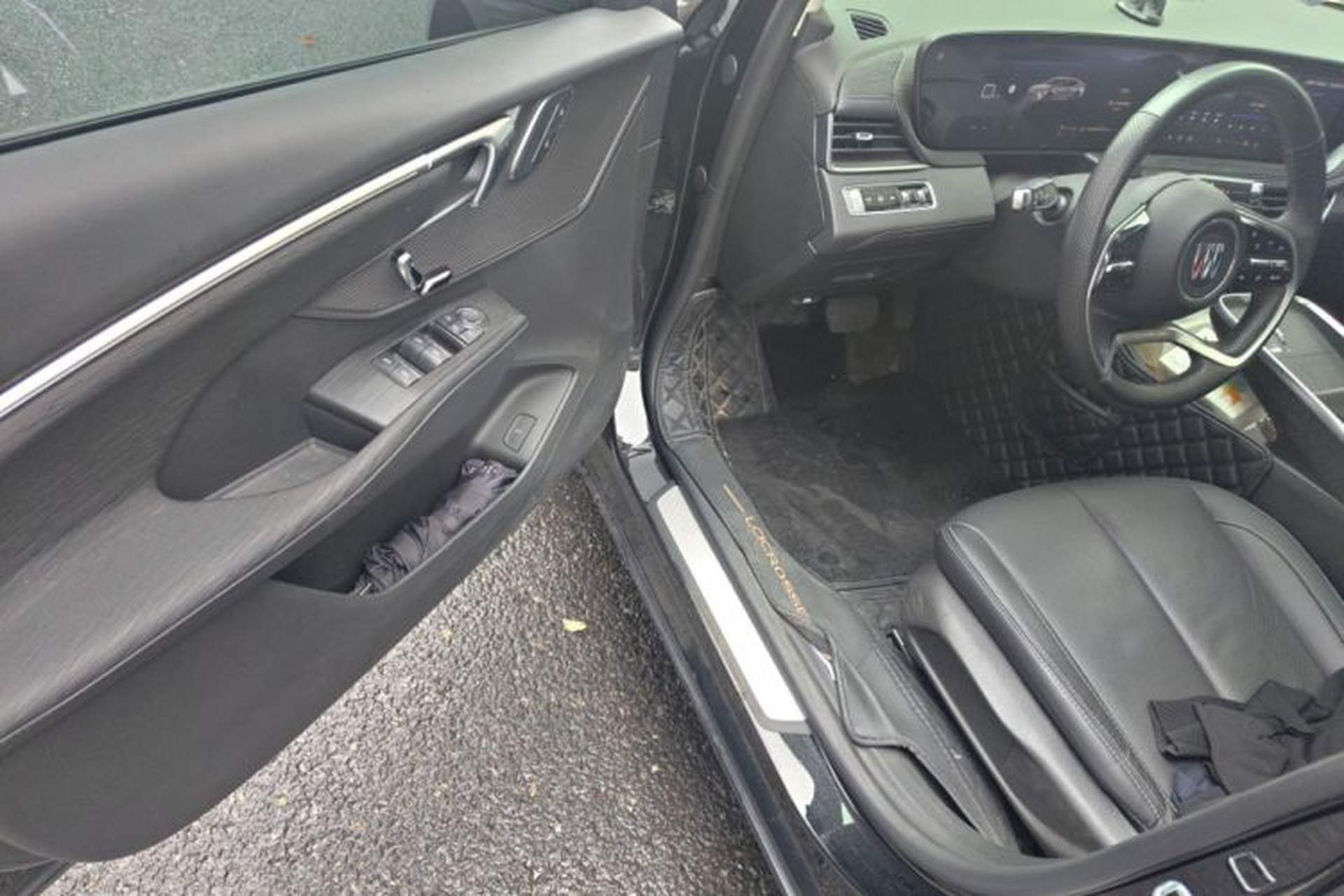 Used Buick LaCrosse 2023 28T Prestige Edition Driver Seat