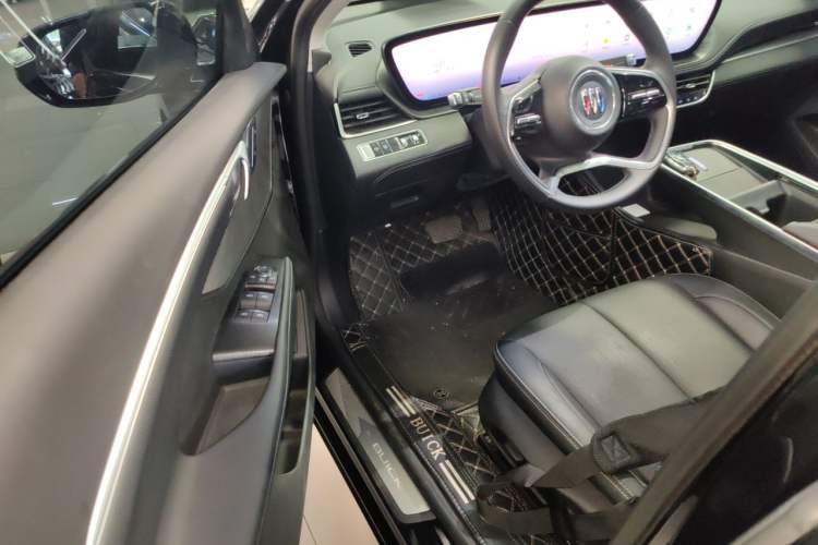 Used Buick LaCrosse 2023 28T Enjoyment Edition Driver Seat