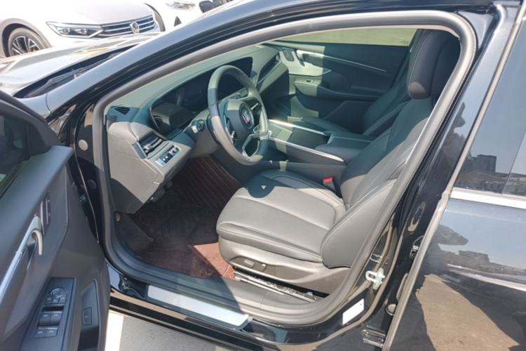 Used Buick LaCrosse 2023 Restyled 25T Cross-Country Edition Driver Seat