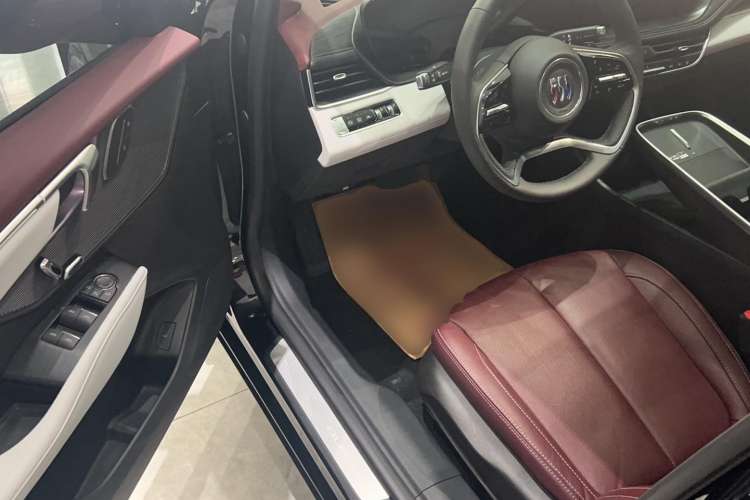 Used Buick LaCrosse 2023 28T Prestige Edition Driver Seat