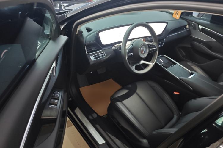 Used Buick LaCrosse 2023 28T Enjoyment Edition Driver Seat