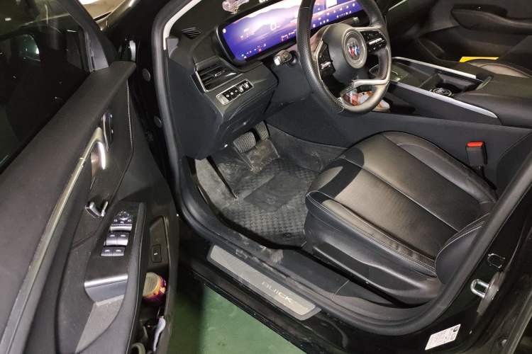 Used Buick LaCrosse 2023 28T Prestige Edition Driver Seat