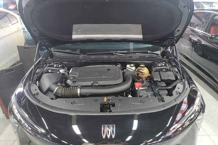 Used Buick LaCrosse 2023 28T Prestige Edition Engine Bay
