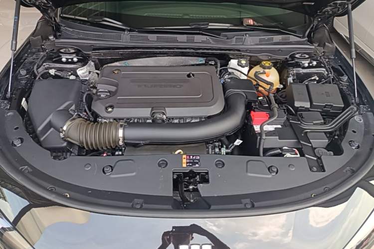 Used Buick LaCrosse 2023 28T Prestige Edition Engine Bay