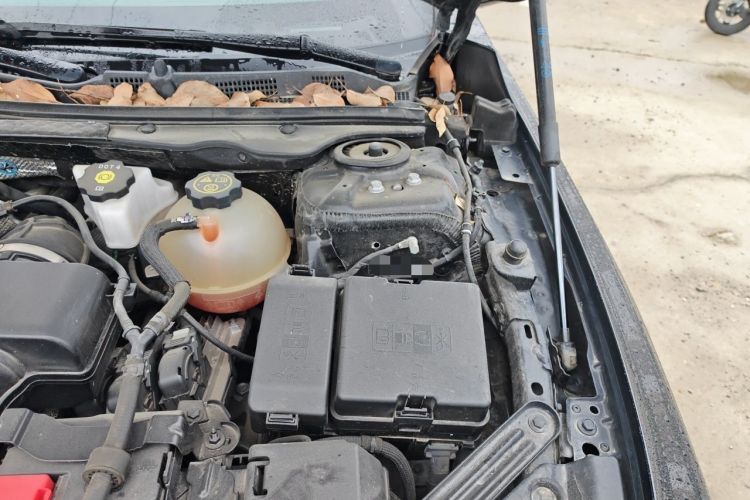 Used Buick LaCrosse 2023 28T Prestige Edition Engine Bay Left