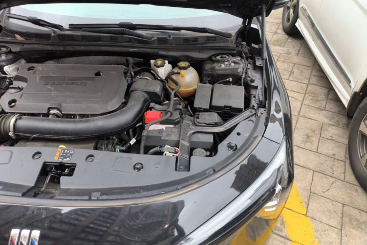 Used Buick LaCrosse 2023 28T Prestige Edition Engine Bay Left