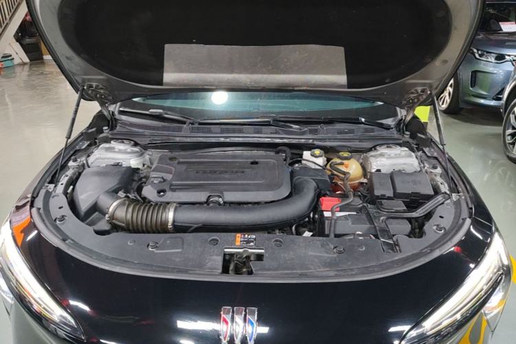 Used Buick LaCrosse 2023 28T Prestige Edition Engine Bay