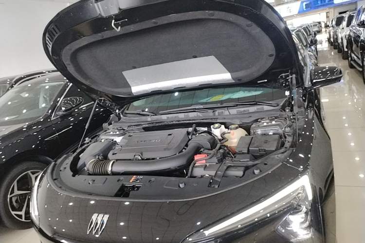 Used Buick LaCrosse 2023 28T Prestige Edition Engine Bay
