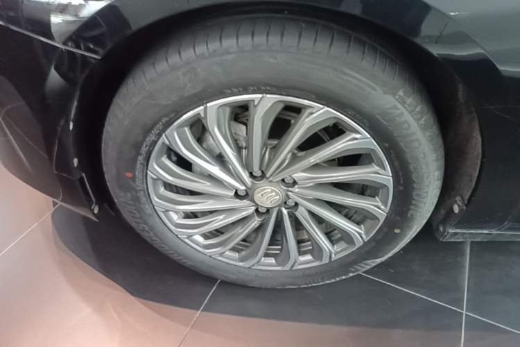 Used Buick LaCrosse 2023 28T Prestige Edition Exterior 4