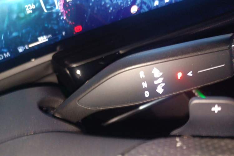 Used Buick LaCrosse 2023 28T Prestige Edition Gear Lever