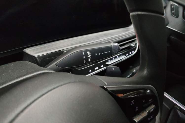 Used Buick LaCrosse 2023 Restyled 25T Cross-Country Edition Gear Lever