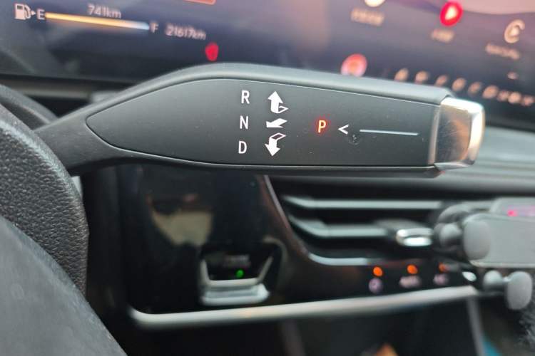 Used Buick LaCrosse 2023 Restyled 25T Cross-Country Edition Gear Lever