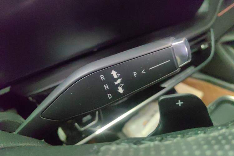 Used Buick LaCrosse 2023 28T Enjoyment Edition Gear Lever