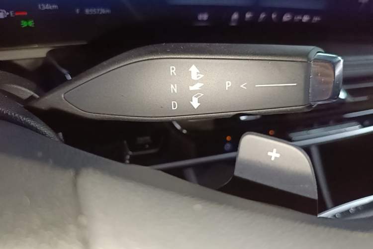 Used Buick LaCrosse 2023 Restyled 25T Cross-Country Edition Gear Lever
