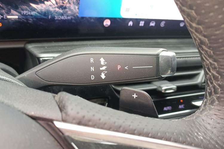 Used Buick LaCrosse 2023 28T Prestige Edition Gear Lever