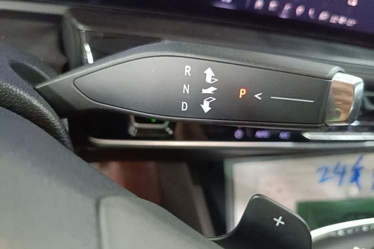 Used Buick LaCrosse 2023 Restyled 25T Cross-Country Edition Gear Lever