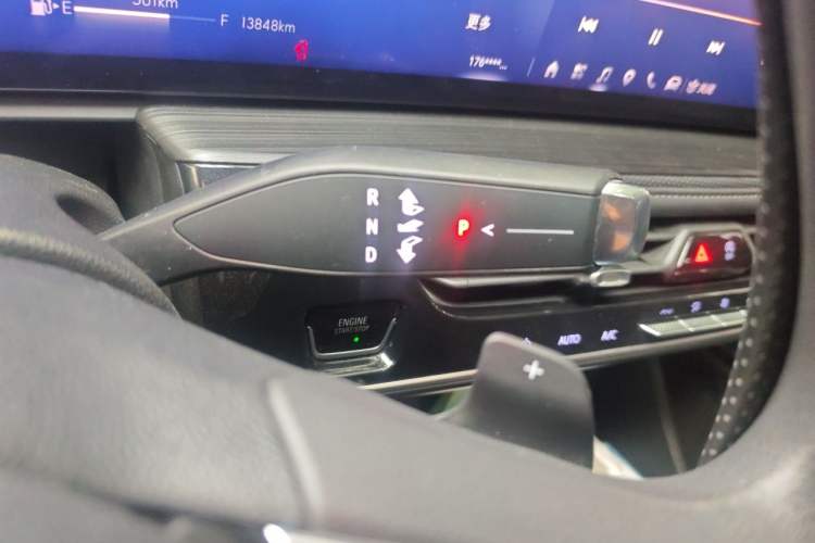 Used Buick LaCrosse 2023 Restyled 25T Cross-Country Edition Gear Lever
