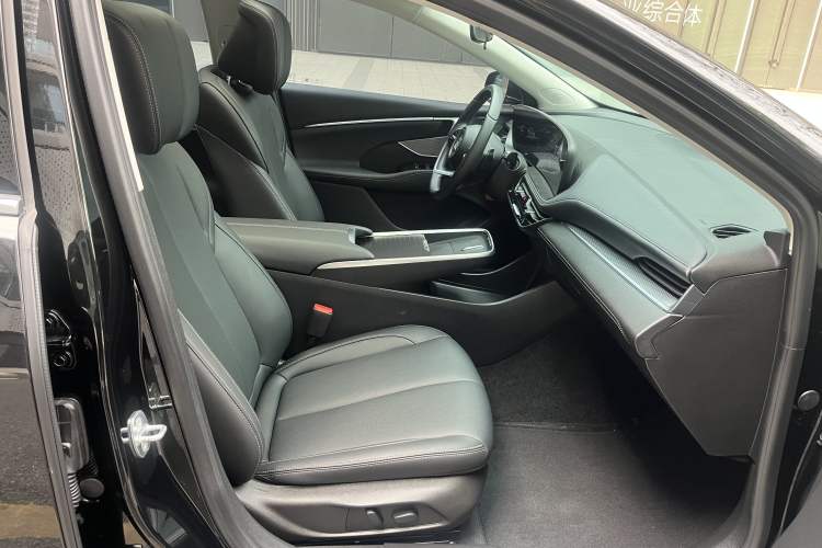 Used Buick LaCrosse 2023 Restyled 25T Cross-Country Edition Interior 4