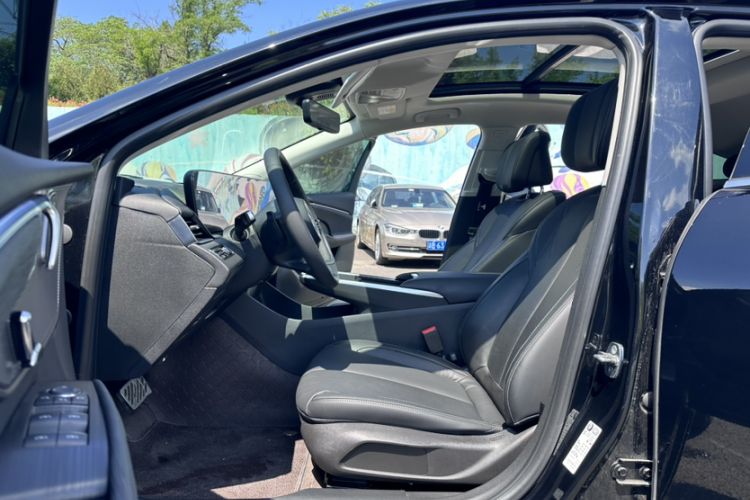 Used Buick LaCrosse 2023 28T Prestige Edition Left Front Seat