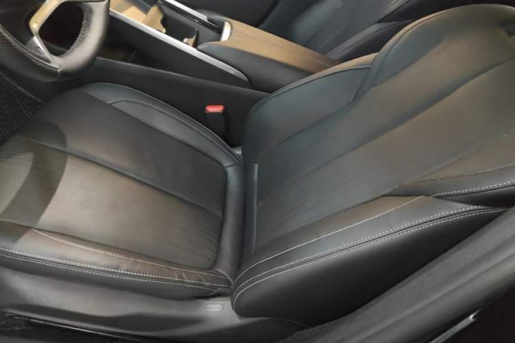 Used Buick LaCrosse 2023 28T Prestige Edition Left Front Seat