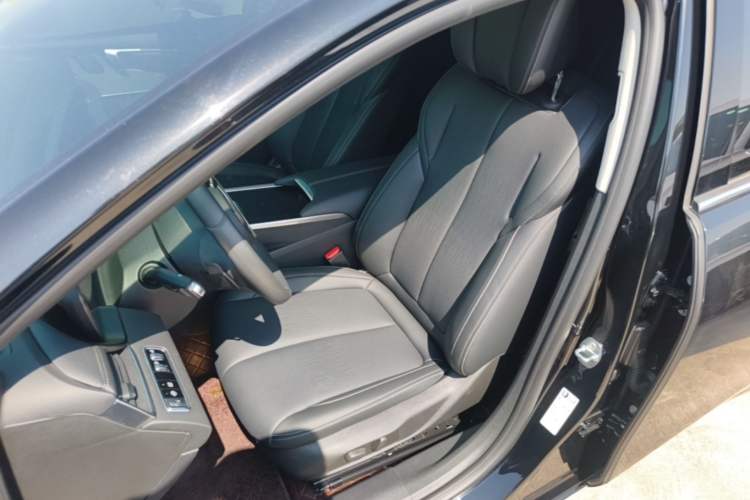 Used Buick LaCrosse 2023 Restyled 25T Cross-Country Edition Left Front Seat
