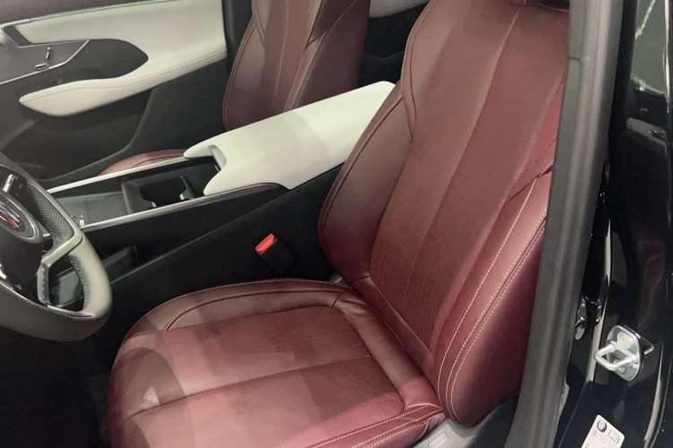 Used Buick LaCrosse 2023 28T Prestige Edition Left Front Seat