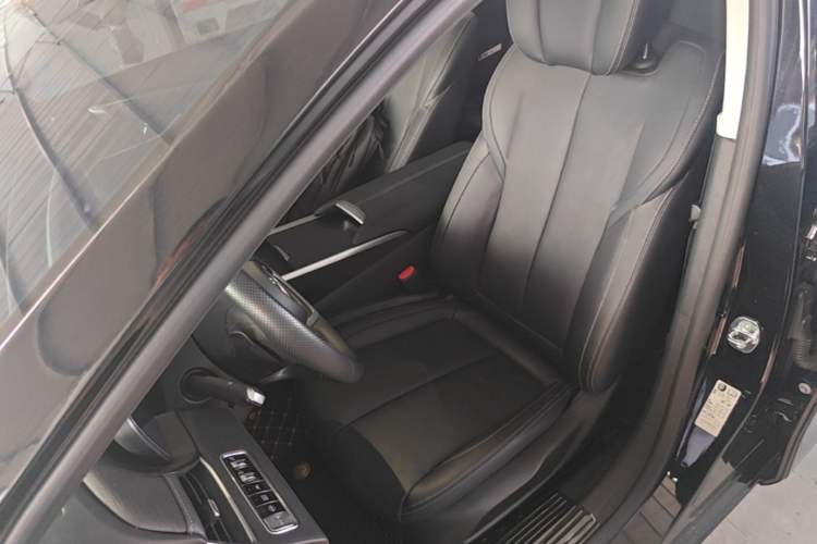 Used Buick LaCrosse 2023 28T Prestige Edition Left Front Seat
