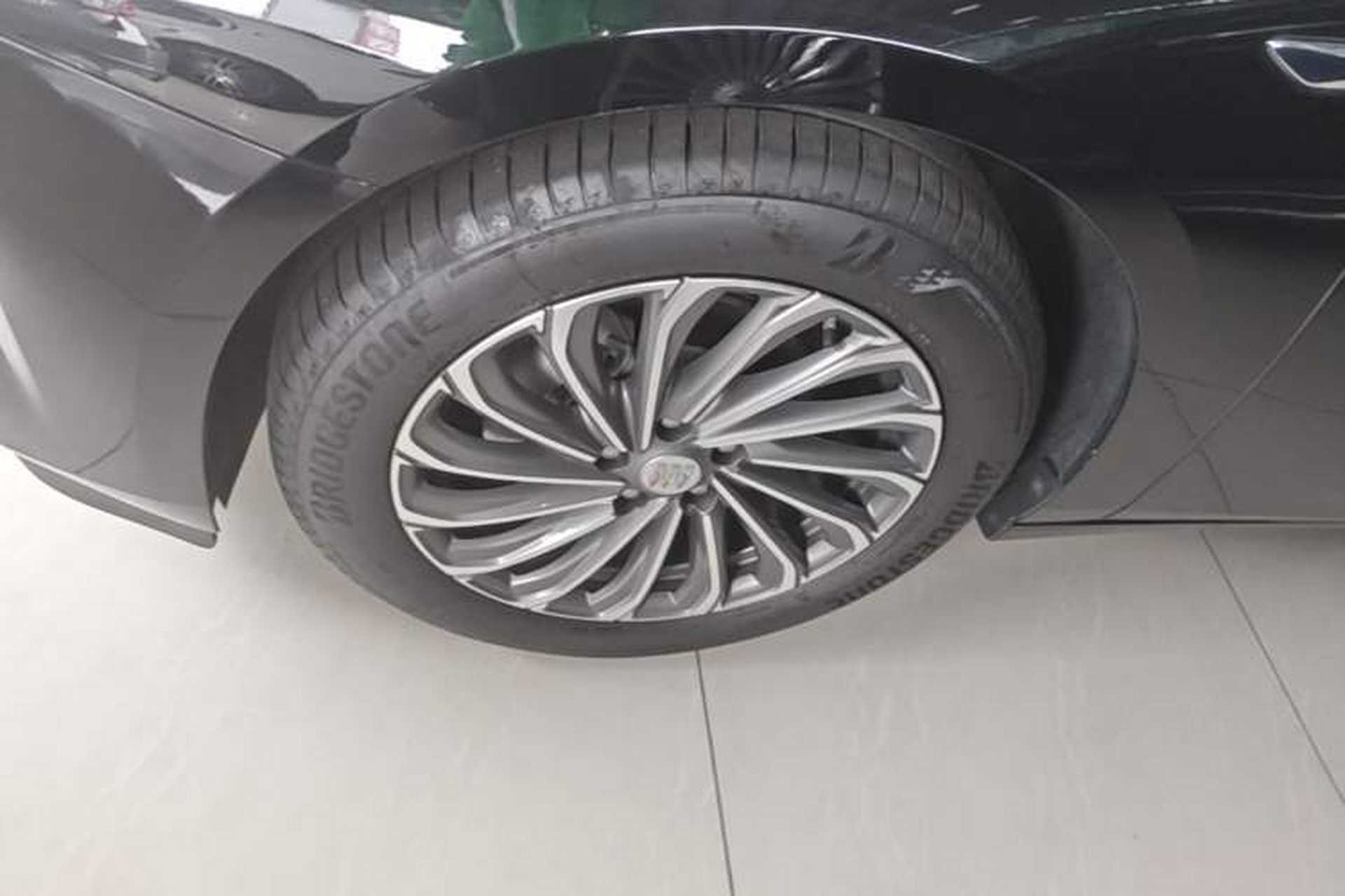 Used Buick LaCrosse 2023 28T Prestige Edition Left Front Wheel Hub