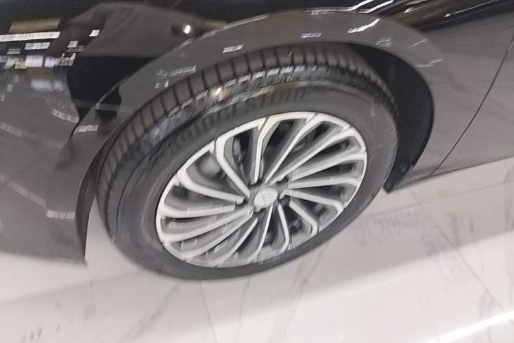 Used Buick LaCrosse 2023 28T Prestige Edition Left Front Wheel Hub