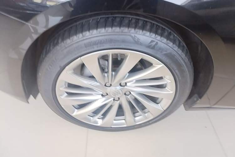 Used Buick LaCrosse 2023 28T Prestige Edition Left Front Wheel Hub