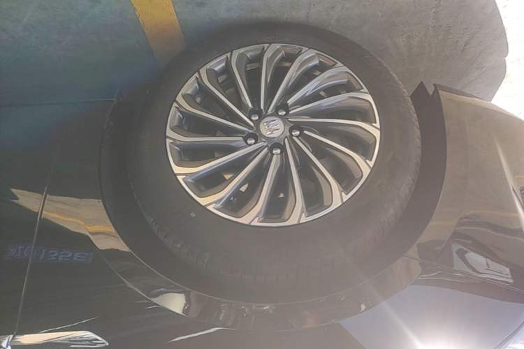 Used Buick LaCrosse 2023 28T Prestige Edition Left Front Wheel Hub