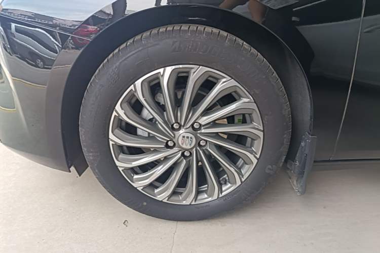 Used Buick LaCrosse 2023 28T Prestige Edition Left Front Wheel Hub