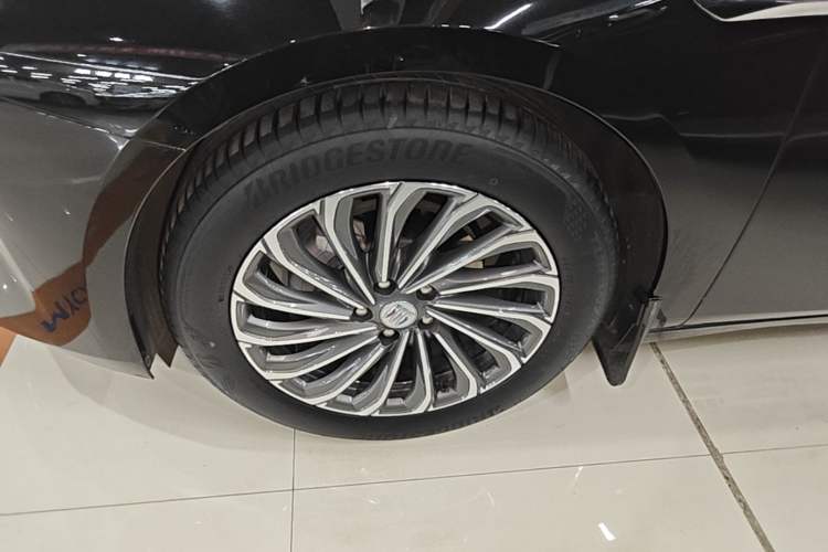 Used Buick LaCrosse 2023 28T Prestige Edition Left Front Wheel Hub