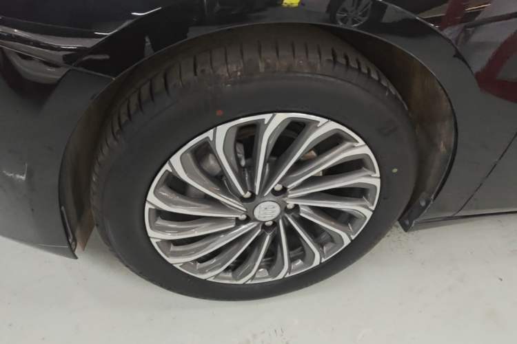 Used Buick LaCrosse 2023 28T Prestige Edition Left Front Wheel Hub