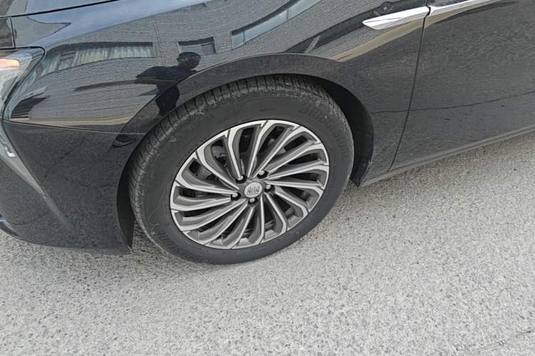 Used Buick LaCrosse 2023 28T Prestige Edition Left Front Wheel Hub