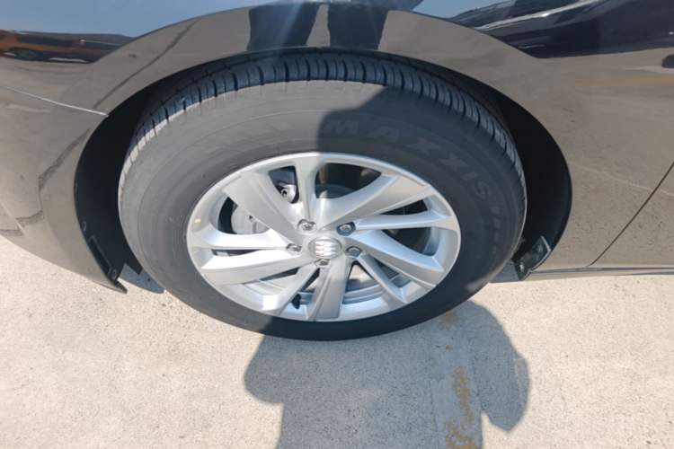 Used Buick LaCrosse 2023 Restyled 25T Cross-Country Edition Left Front Wheel Hub