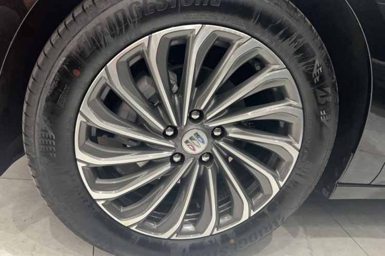 Used Buick LaCrosse 2023 28T Prestige Edition Left Front Wheel Hub